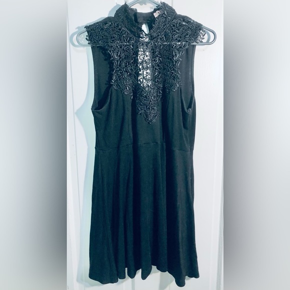 [SOPHIA] Lace High Neckline Dress - Picture 2 of 5